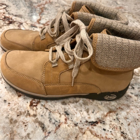 Chaco Shoes - Chaco barberry women’s shoes hiking outdoor suede leather warm boot size 11